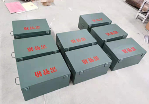 红旗炸药箱和雷管箱一般是怎么存放的？